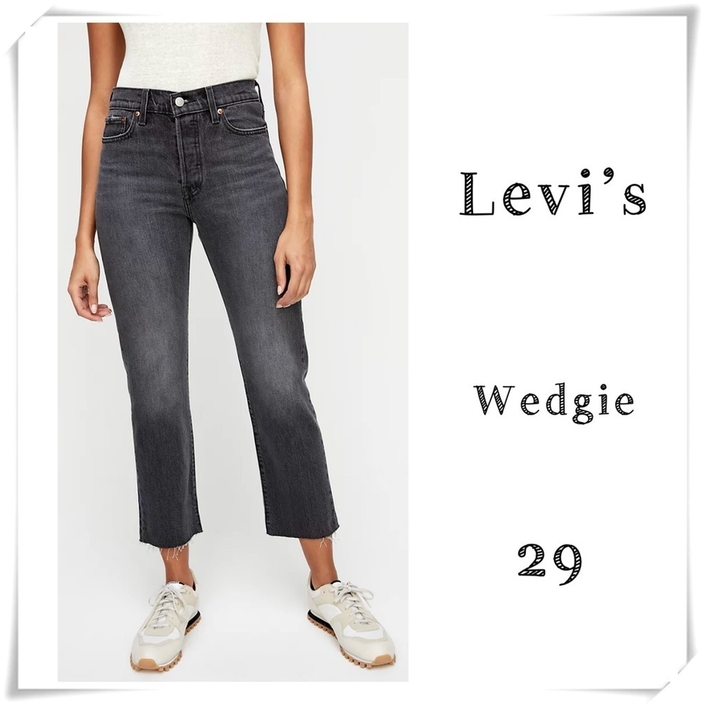 Levi’s Premium Wedgie Jeans Button Fly in Washed Black Size 29